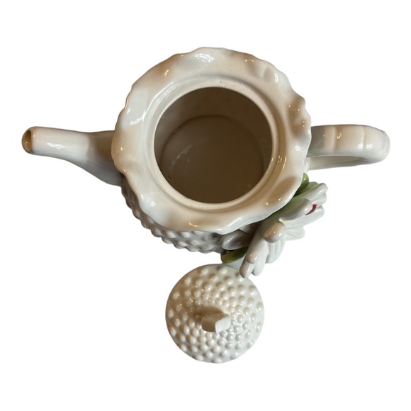 Tea Pot Vintage White Hobnail Daisy Ceramic w/ Lid Ladybug Decorative 3D Floral - Picture 9 of 9